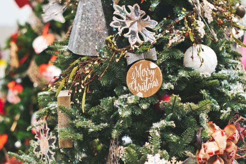 The Surprising Benefits of Choosing a Green Artificial Christmas Tree